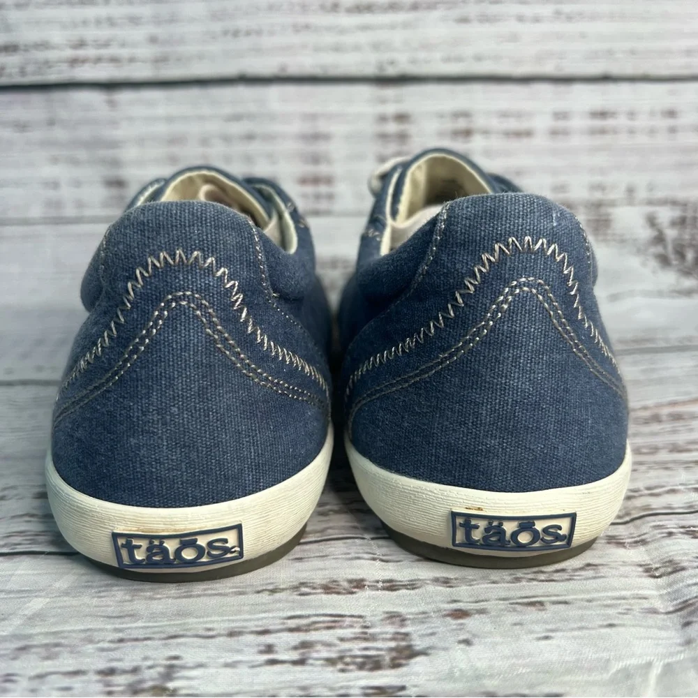 Taos Footwear Navy and White Low-Top Sneakers